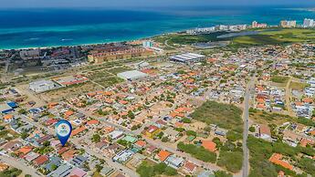 3BR 2BA Near Eagle Beach w Private Pool