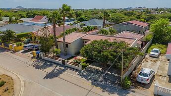 3BR 2BA Near Eagle Beach w Private Pool