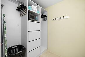 3BR 2BA Near Eagle Beach w Private Pool