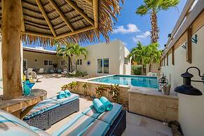 3BR 2BA Near Eagle Beach w Private Pool