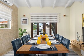 3BR 2BA Near Eagle Beach w Private Pool