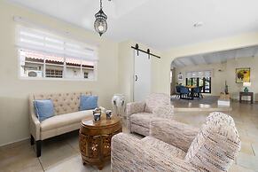 3BR 2BA Near Eagle Beach w Private Pool