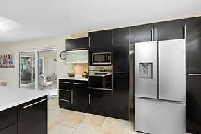 3BR 2BA Near Eagle Beach w Private Pool