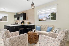 3BR 2BA Near Eagle Beach w Private Pool