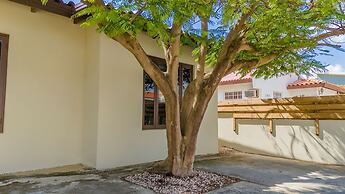 3BR 2BA Near Eagle Beach w Private Pool