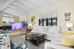 3BR 2BA Near Eagle Beach w Private Pool