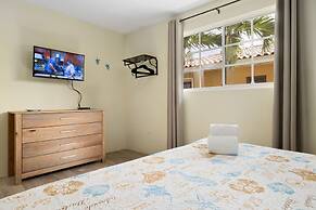 3BR 2BA Near Eagle Beach w Private Pool