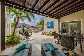 3BR 2BA Near Eagle Beach w Private Pool