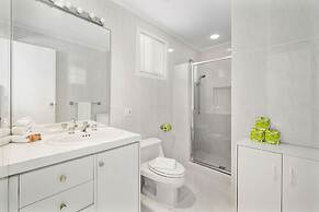 3BR 3BA Pool Downtown Short Walk to Beach