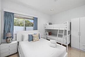 3BR 3BA Pool Downtown Short Walk to Beach