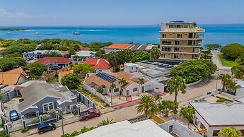 3BR 3BA Pool Downtown Short Walk to Beach