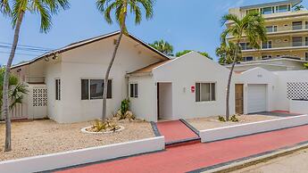 3BR 3BA Pool Downtown Short Walk to Beach