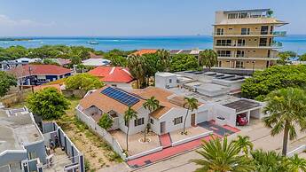 3BR 3BA Pool Downtown Short Walk to Beach