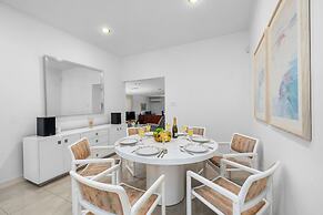 3BR 3BA Pool Downtown Short Walk to Beach