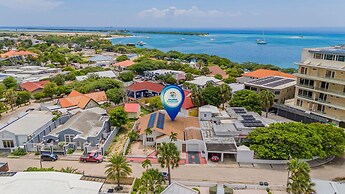 3BR 3BA Pool Downtown Short Walk to Beach