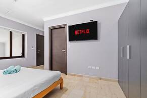 2BR 2BA Duplex w Amazing Views Pool Amenities