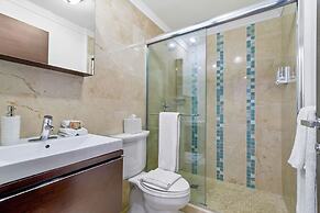 2BR 2BA Duplex w Amazing Views Pool Amenities