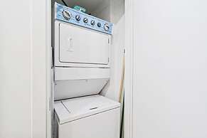 2BR 2BA Duplex w Amazing Views Pool Amenities