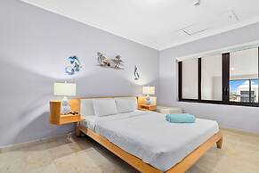 2BR 2BA Duplex w Amazing Views Pool Amenities