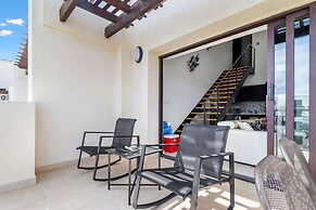 2BR 2BA Duplex w Amazing Views Pool Amenities