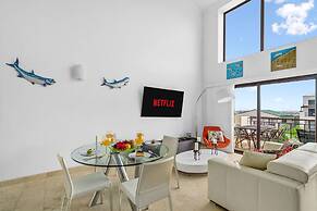 2BR 2BA Duplex w Amazing Views Pool Amenities