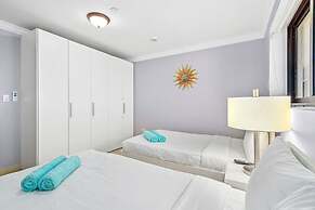 2BR 2BA Duplex w Amazing Views Pool Amenities