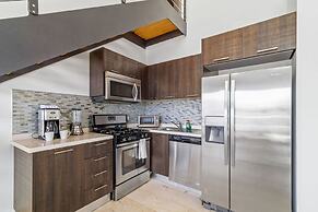 2BR 2BA Duplex w Amazing Views Pool Amenities