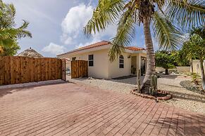 Cozy 3br2ba Great Location w Private Pool Patio