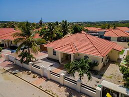 Cozy 3br2ba Great Location w Private Pool Patio