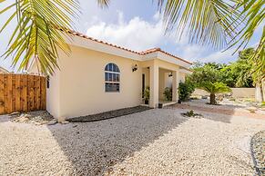 Cozy 3br2ba Great Location w Private Pool Patio