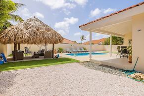 Cozy 3br2ba Great Location w Private Pool Patio