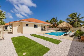 Cozy 3br2ba Great Location w Private Pool Patio