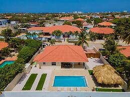 Cozy 3br2ba Great Location w Private Pool Patio