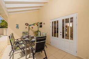 Cozy 3br2ba Great Location w Private Pool Patio