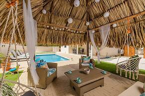 Cozy 3br2ba Great Location w Private Pool Patio