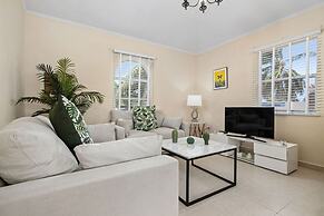 Cozy 3br2ba Great Location w Private Pool Patio