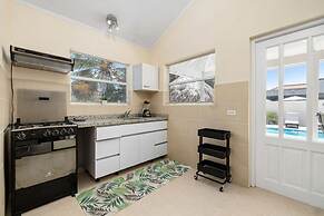 Cozy 3br2ba Great Location w Private Pool Patio