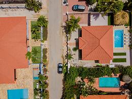 Cozy 3br2ba Great Location w Private Pool Patio