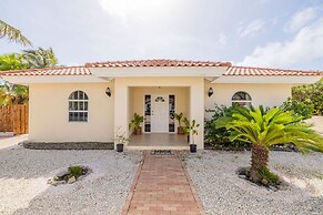 Cozy 3br2ba Great Location w Private Pool Patio