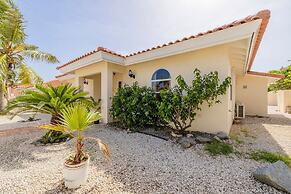 Cozy 3br2ba Great Location w Private Pool Patio