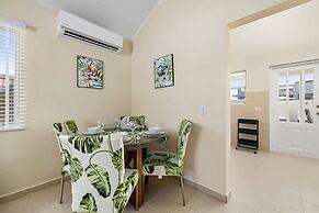 Cozy 3br2ba Great Location w Private Pool Patio