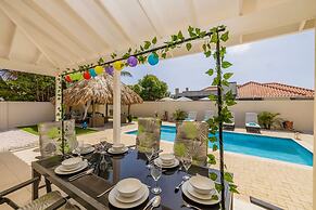 Cozy 3br2ba Great Location w Private Pool Patio