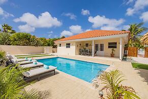 Cozy 3br2ba Great Location w Private Pool Patio