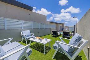 Brand NEW 1br2ba w Privatepool in Amazing Location