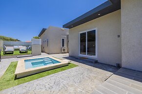 Brand NEW 1br2ba w Privatepool in Amazing Location