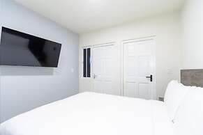 2br2 5BA Townhome - Fullyequipped - Pool - Parking