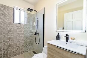 2br2 5BA Townhome - Fullyequipped - Pool - Parking