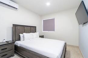 2br2 5BA Townhome - Fullyequipped - Pool - Parking