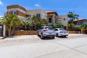 2br2 5BA Townhome - Fullyequipped - Pool - Parking