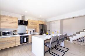 2br2 5BA Townhome - Fullyequipped - Pool - Parking